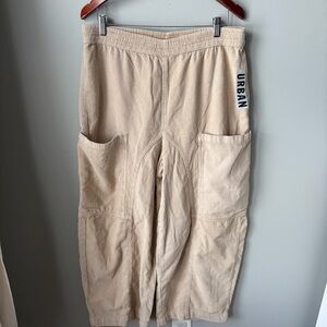 NWT Urban Outfitters corduroy Pants Women’s Size Large Ivory Wide Leg Loose Fit